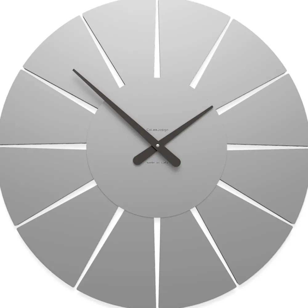 Orologi Da Parete Moderni-Selezionato da Mazzolaluce Orologio da parete colore alluminio rotondo in legno design moderno