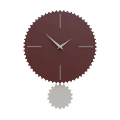 Orologi Da Parete Moderni-Selezionato da Mazzolaluce Orologio da parete con pendolo moderno in legno rosso e sabbia