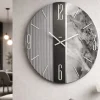 Orologi Da Parete Moderni-Selezionato da Mazzolaluce Orologio da parete design 80cm tondo resina effetto marmo grigio