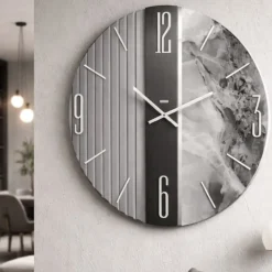 Orologi Da Parete Moderni-Selezionato da Mazzolaluce Orologio da parete design 80cm tondo resina effetto marmo grigio