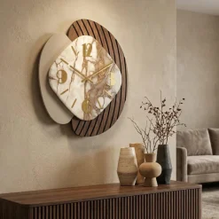 Orologi Da Parete Moderni-Selezionato da Mazzolaluce Orologio da parete design particolare effetto marmorizzato beige dettagli foglia oro