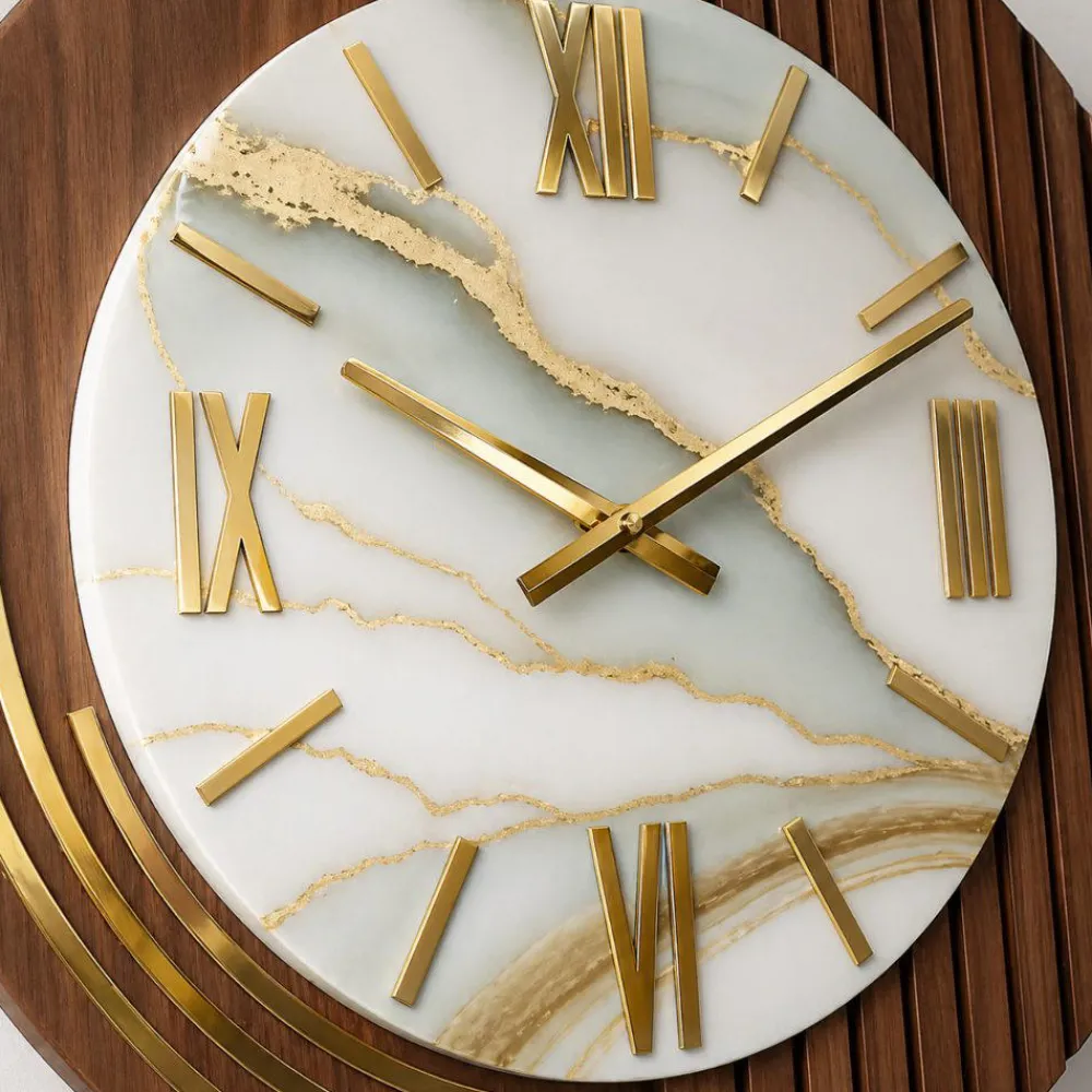 Orologi Da Parete Moderni-Selezionato da Mazzolaluce Orologio da parete elegante rotondo effetto marmo dettagli foglia oro