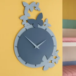Orologi Da Parete Moderni-Selezionato da Mazzolaluce Orologio da parete farfalle legno colore carta da zucchero