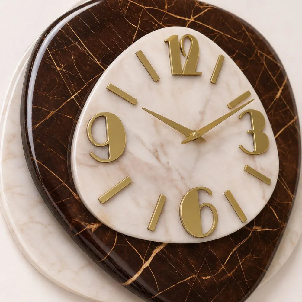 Orologi Da Parete Moderni-Selezionato da Mazzolaluce Orologio da parete moderno effetto marmo chiaro dettagli oro