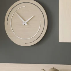 Orologi Da Parete Moderni-Selezionato da Mazzolaluce Orologio da parete moderno legno rotondo rovere e bianco