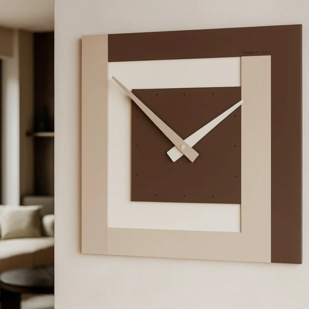 Orologi Da Parete Moderni-Selezionato da Mazzolaluce Orologio da parete moderno marrone nocciola quadrato