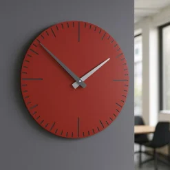 Orologi Da Parete Moderni-Selezionato da Mazzolaluce Orologio da parete moderno rubino e grigio in legno taglio laser