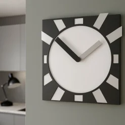 Orologi Da Parete Moderni-Selezionato da Mazzolaluce Orologio da parete nero bianco in legno moderno
