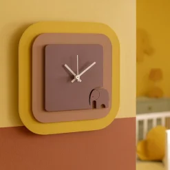 Orologi Da Parete Moderni-Selezionato da Mazzolaluce Orologio da parete quadrato elefantino color giallo mousse e viola