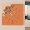 Orologi Da Parete Moderni-Selezionato da Mazzolaluce Orologio da parete quadrato moderno colore arancione terracotta