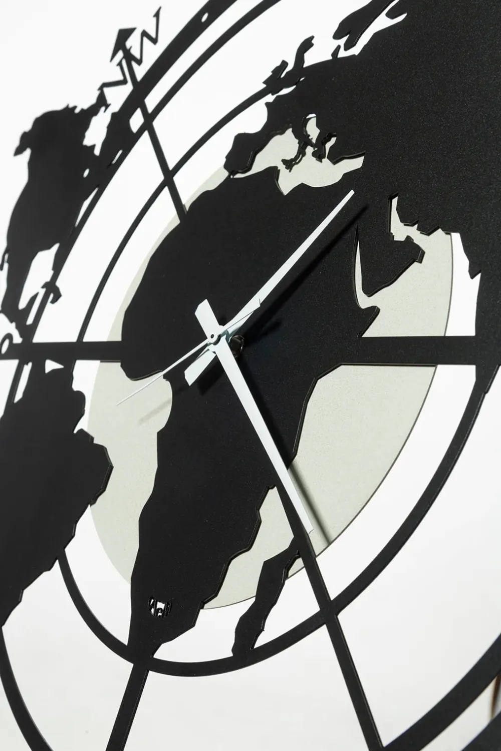 Orologi Da Parete Moderni-Selezionato da Mazzolaluce Orologio da parete rotondo design moderno planisfero nero