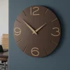 Orologi Da Parete Moderni-Selezionato da Mazzolaluce Orologio da parete tondo legno colore cioccolato