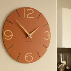 Orologi Da Parete Moderni-Selezionato da Mazzolaluce Orologio da parete tondo terracotta moderno