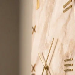 Orologi Da Parete Moderni-Selezionato da Mazzolaluce Orologio effetto marmo da parete 90cm numeri e lancette in oro