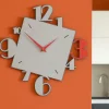 Orologi Da Parete Moderni-Selezionato da Mazzolaluce Orologio in legno moderno design numeri alluminio e rosso