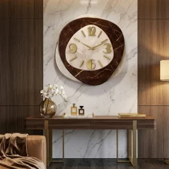 Orologi Da Parete Moderni-Selezionato da Mazzolaluce Orologio in resina da parete effetto marmo dettagli foglia oro