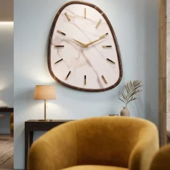 Orologi Da Parete Moderni-Selezionato da Mazzolaluce Orologio moderno a parete effetto marmo chiaro dettagli foglia oro