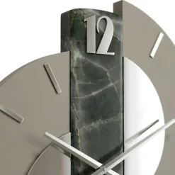 Orologi Da Parete Moderni-Selezionato da Mazzolaluce Orologio moderno a parete resina effetto marmo grigio dettagli argento