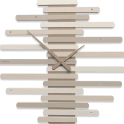 Orologi Da Parete Moderni-Selezionato da Mazzolaluce Orologio moderno a parete veneziano legno colore caffelatte