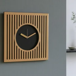 Orologi Da Parete Moderni-Selezionato da Mazzolaluce Orologio moderno da muro design quadrato oro e nero