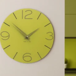 Orologi Da Parete Moderni-Selezionato da Mazzolaluce Orologio moderno da parete 30cm verde cedro
