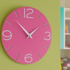Orologi Da Parete Moderni-Selezionato da Mazzolaluce Orologio moderno da parete fucsia per cameretta