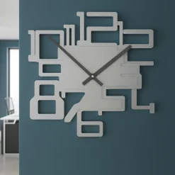 Orologi Da Parete Moderni-Selezionato da Mazzolaluce Orologio moderno da parete legno grigio alluminio