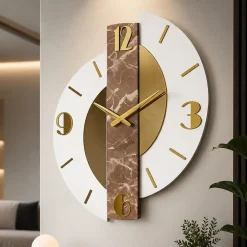 Orologi Da Parete Moderni-Selezionato da Mazzolaluce Orologio moderno da parete resina effetto marmo beige dettagli foglia oro