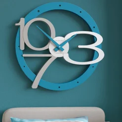 Orologi Da Parete Moderni-Selezionato da Mazzolaluce Orologio moderno da parete scarlett legno colore blu grigio