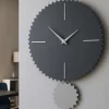 Orologi Da Parete Moderni-Selezionato da Mazzolaluce Orologio nero da parete con pendolo moderno in legno