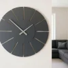 Orologi Da Parete Moderni-Selezionato da Mazzolaluce Orologio nero da parete in legno tondo moderno