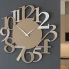 Orologi Da Parete Moderni-Selezionato da Mazzolaluce Orologio numeri moderni da parete legno caffelatte
