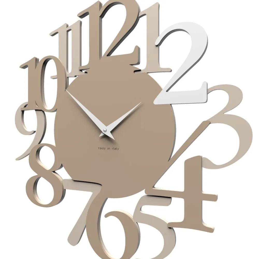 Orologi Da Parete Moderni-Selezionato da Mazzolaluce Orologio numeri moderni da parete legno caffelatte