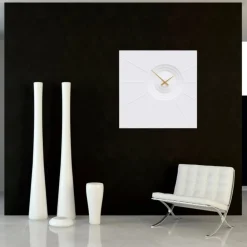 Orologi Da Parete Moderni-Selezionato da Mazzolaluce Orologio quadrato da parete bianco lancette oro in legno moderno
