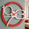 Orologi Da Parete Moderni-Selezionato da Mazzolaluce Orologio rosso da parete moderno in legno traforato