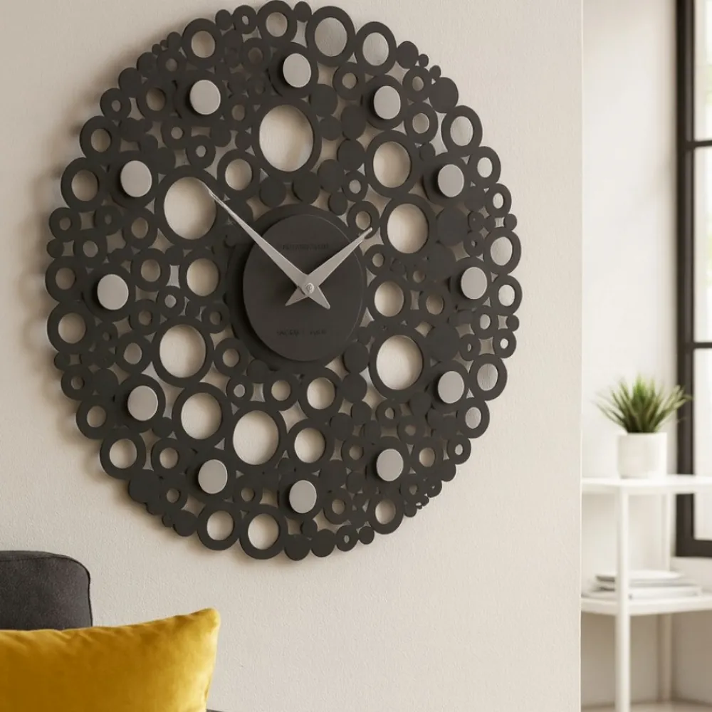 Orologi Da Parete Moderni-Selezionato da Mazzolaluce Orologio rotondo da parete design legno nero traforato