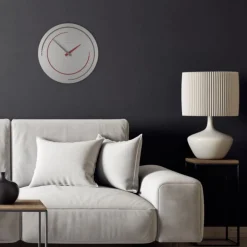 Orologi Da Parete Moderni-Selezionato da Mazzolaluce Orologio rotondo da parete in legno grigio dettagli rosso