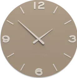 Orologi Da Parete Moderni-Selezionato da Mazzolaluce Orologio rotondo da parete moderno legno colore caffelatte