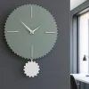 Orologi Da Parete Moderni-Selezionato da Mazzolaluce Orologio rotondo da parete verde in legno con pendolo