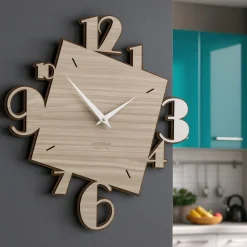 Orologi Da Parete Moderni-Selezionato da Mazzolaluce Orologio squadrato da parete design numeri legno noce e sabbia