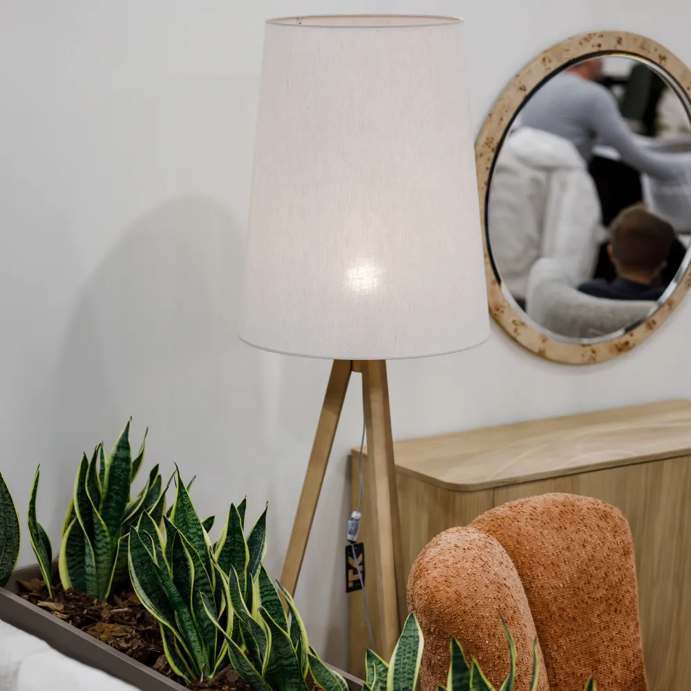 Lampade Da Terra-Selezionato da Mazzolaluce Piantana di legno scandinavo paralume di lino