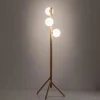 Lampade Da Terra-Selezionato da Mazzolaluce Piantana di legno stile scandinavo con sfere vetro bianco