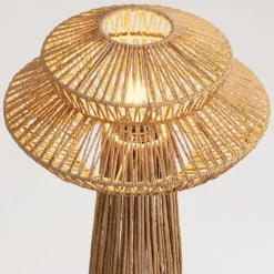 Lampade Da Terra-Selezionato da Mazzolaluce Piantana di rattan design intrecciato per soggiorno