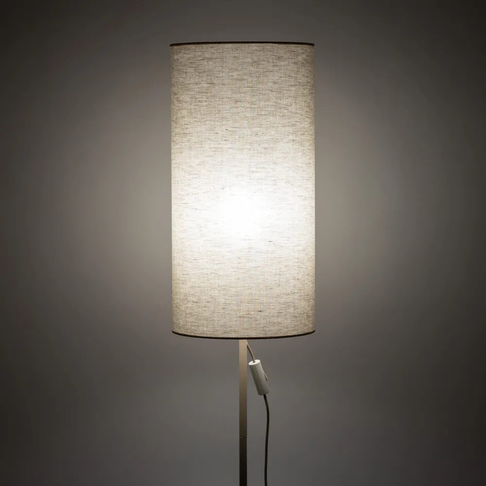 Lampade Da Terra-Selezionato da Mazzolaluce Piantana marrone con paralume cilindro lungo lino scuro