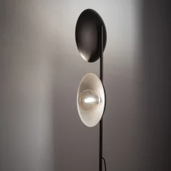 Lampade Da Terra-Selezionato da Mazzolaluce Piantana marrone design moderna 2 luci con sfere di vetro bianco