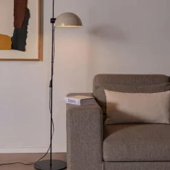 Lampade Da Terra-Selezionato da Mazzolaluce Piantana minimalista da terra metallo beige orientabile industriale