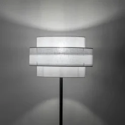 Lampade Da Terra-Selezionato da Mazzolaluce Piantana moderna con paralume di tessuto bianco design per soggiorno