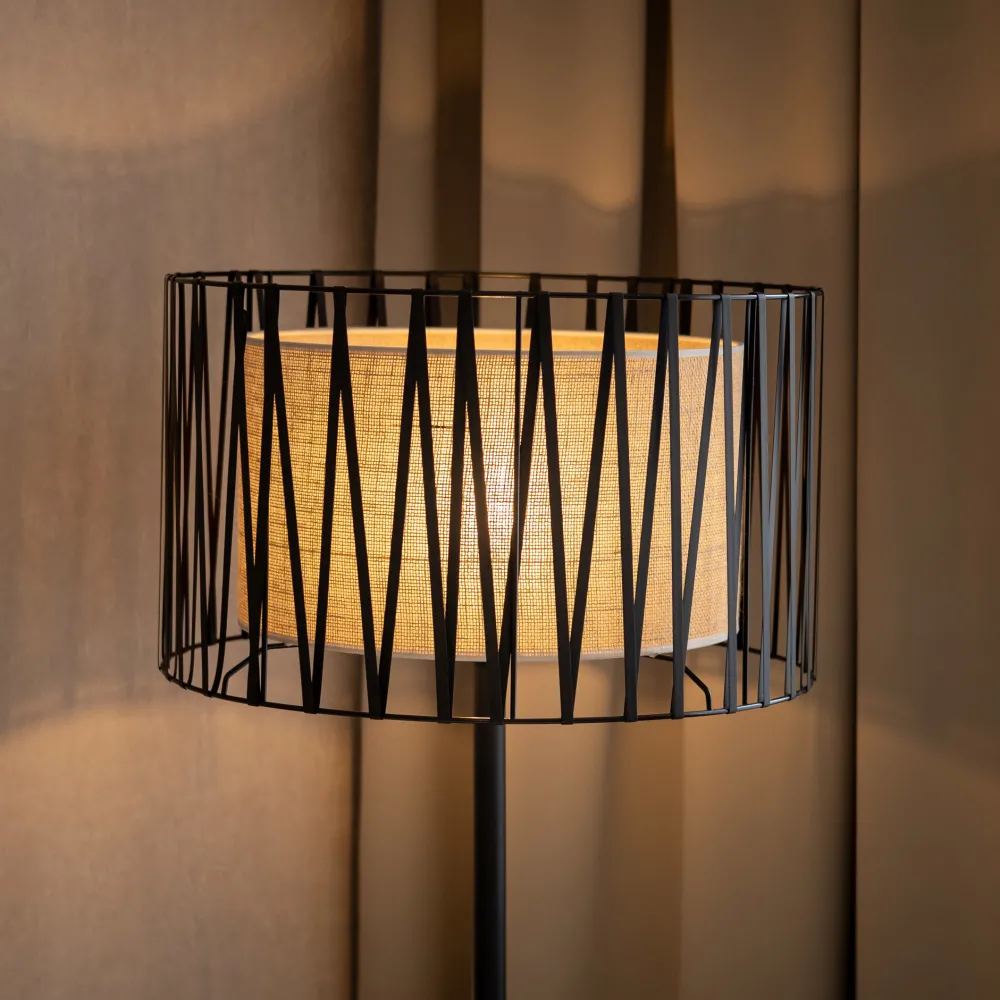 Lampade Da Terra-Selezionato da Mazzolaluce Piantana nera design moderna paralume cilindro tessuto nero intrecciato