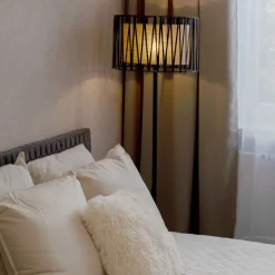 Lampade Da Terra-Selezionato da Mazzolaluce Piantana nera design moderna paralume cilindro tessuto nero intrecciato
