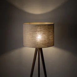 Lampade Da Terra-Selezionato da Mazzolaluce Piantana scandinava tre piedi di legno noce paralume lino beige